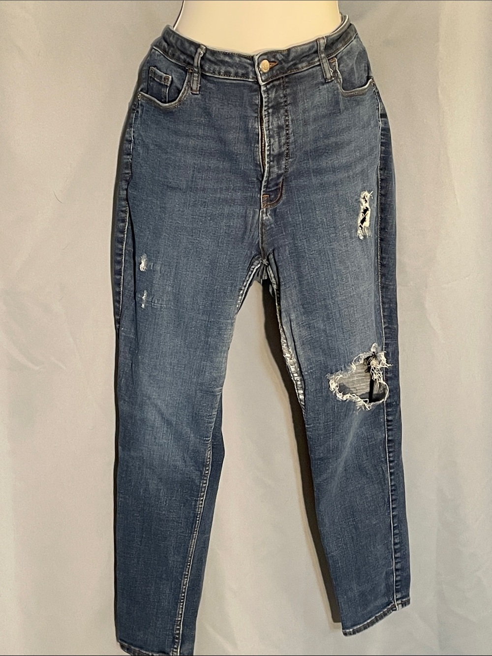 Old Navy Women's Distressed Skinny Jeans in Dark Blue
